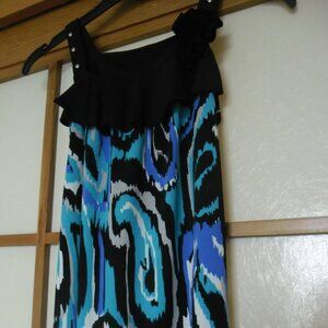 Cute tie-back top with rose detail on one shoulder. Small size.